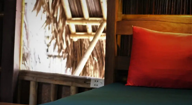 Кровать в общем номере Under The Coconut Tree Hoi An