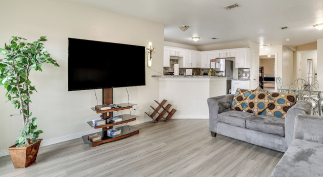 Ideal Location 4 Mi to Med Center! Houston Duplex, Book Feriehus Houston Houston