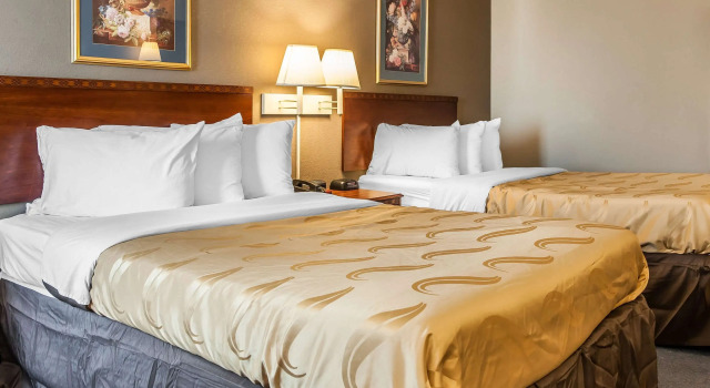 Четырёхместный номер Standard Quality Inn Lewisport