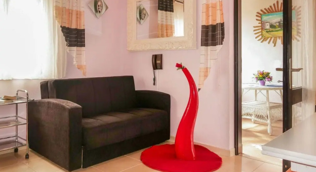 Dilly Pinezi i in Pinezi i, Prenota Hotel Pinezići 