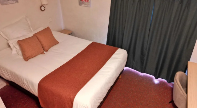Трёхместный номер Standard с красивым видом из окна Contact Hôtel les Platanes - Clim Mobile en Option