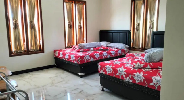 Bromo Seruni Astungkara Homestay, Book Hotel Hotels in Bromo with Parking, Parking