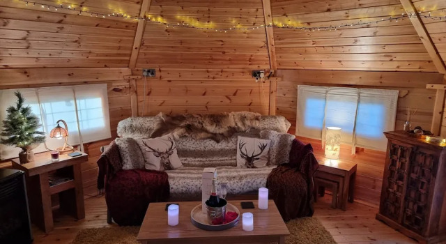 Cozy Cabin With Hot Tub Retreat in Anglesey, Забронировать Дом для отпуска Нью Хэджес Южный Уэльс