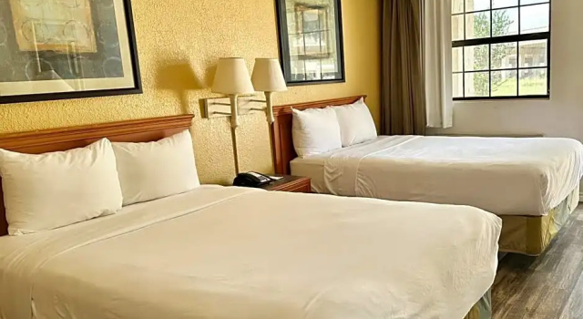 Четырёхместный номер Standard Baymont by Wyndham Nacogdoches Near University