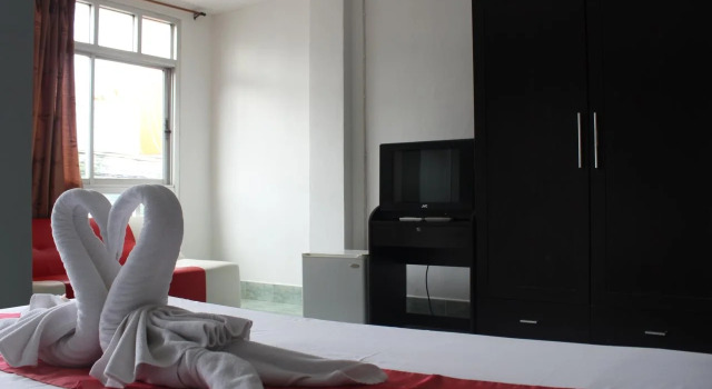 Artha Guesthouse, Забронировать Отель Карон Бич остров Пхукет, рядом с Пирс Патонга