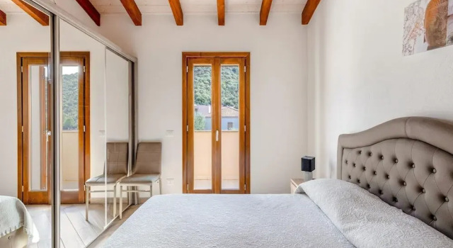 Air-conditioned Penthouse With Terrace and Parking
