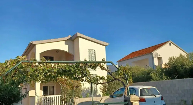 Апартаменты Beachfront Apartment With Balcony and Sea View