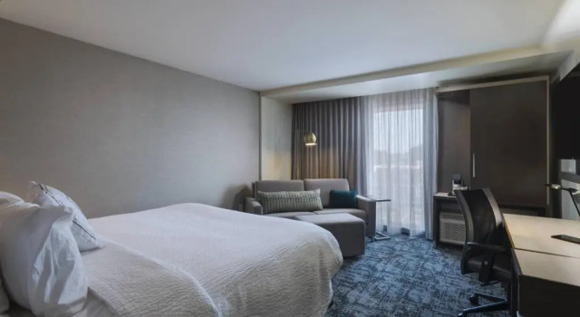Номер Standard Courtyard St. Louis Brentwood