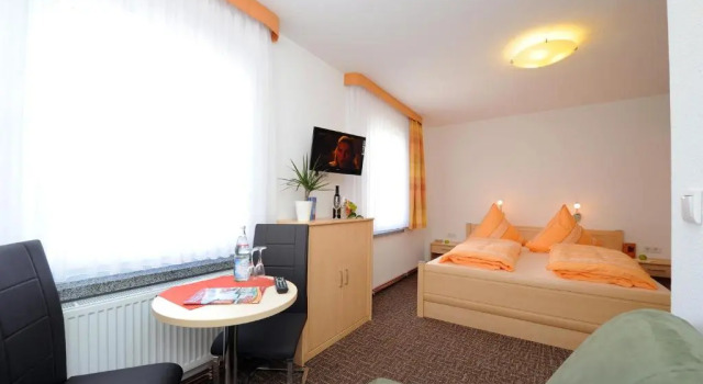 Hotel Zum Birkenhof, Buchen Sie Hotel Zernikow 