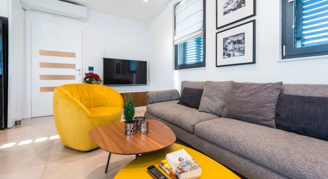 Bright Luxurious 3 Bedroom Home With Sea View near Old town