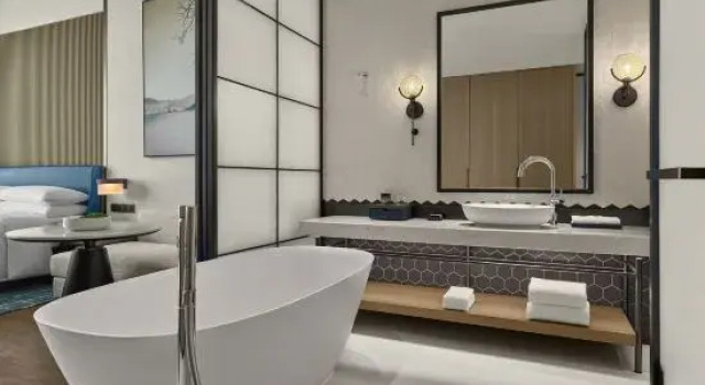 Семейный люкс Deluxe с видом на озеро Sheraton Kunshan Dianshan Lake