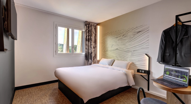 B&B HOTEL Evian Publier, Забронировать Отель «постель и завтрак» Отели Южного берега Женевского озера с парковкой, Парковка