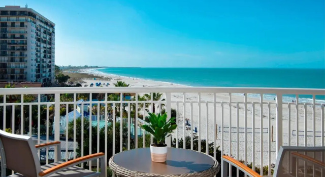 Четырёхместный номер Standard Beach House Suites by the Don CeSar