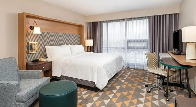 Номер Premium Holiday Inn Toronto Airport East by IHG