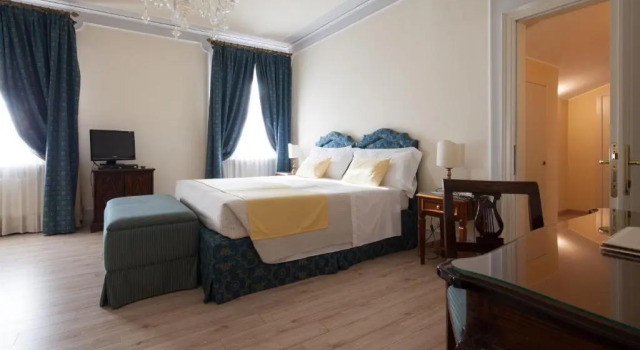 Полулюкс Hotel Relais Monaco