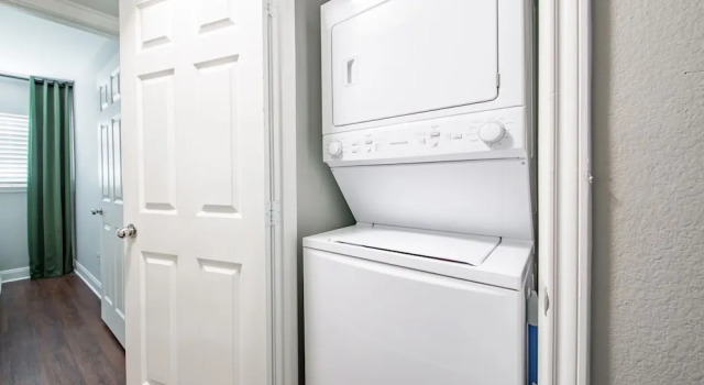 WanderJaunt Walton 2BR Central Austin, Book Apartment Austin Greater Austin, near Hancock Shopping Center