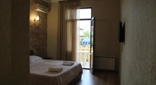 Четырёхместный номер Standard с балконом Hotel Chero
