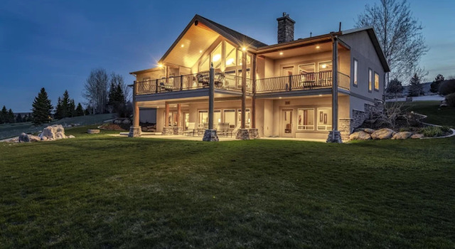 Golf Course Home, Sleeps 30, Private Hot Tub, Access to Ideal Beach, Amazing Views and Space!, Забронировать Отель Гарден-Сити Юта