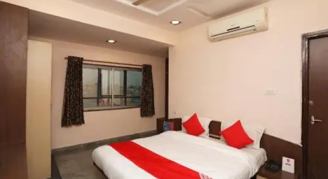 OYO 12843 Hotel Emerald
