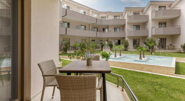 Студия Superior Aria Garden Suites