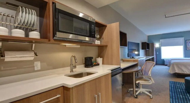 Двухместный люкс для гостей с ограниченными возможностями Home2 Suites By Hilton Charlotte Piper Glen