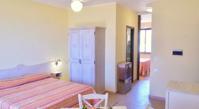Residence con piscina a La Maddalena, Забронировать Апартаменты/квартира Отели Ла-Маддалена с парковкой, Парковка