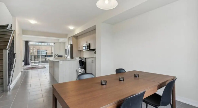 A Brand New 4BR Townhouse in Thorold Retreat, Varaa Lomakoti  