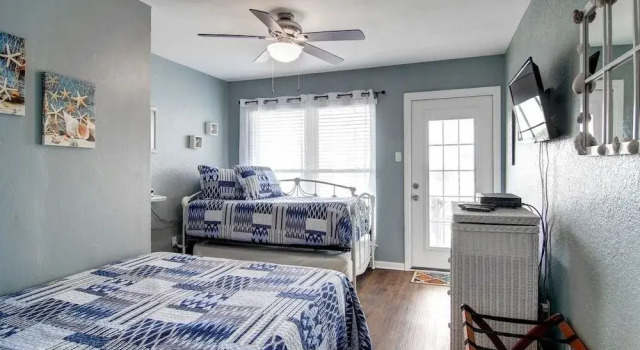 Beach Bumb Headquarters - 2 Br condo