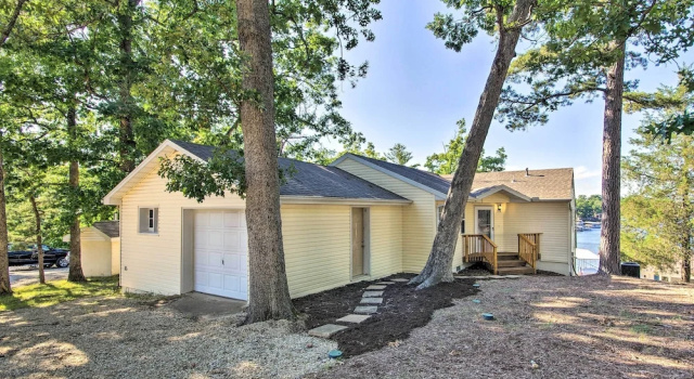 Коттедж с 3 комнатами Sunrise Beach Home w/ Boat Dock on the Ozarks