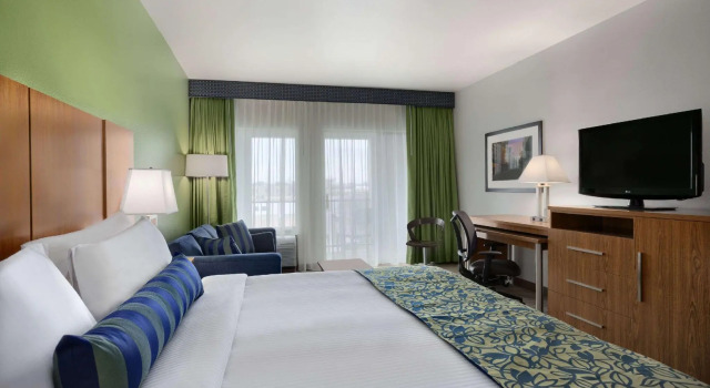 Двухместный номер Deluxe с балконом Sol Cypress, San Antonio, a Tribute Portfolio Hotel