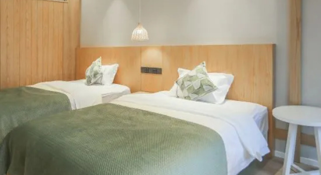 Кровать в общем номере с красивым видом из окна 25th Hour Boutique Hotel (Huangshan Tangkou South Gate Branch)