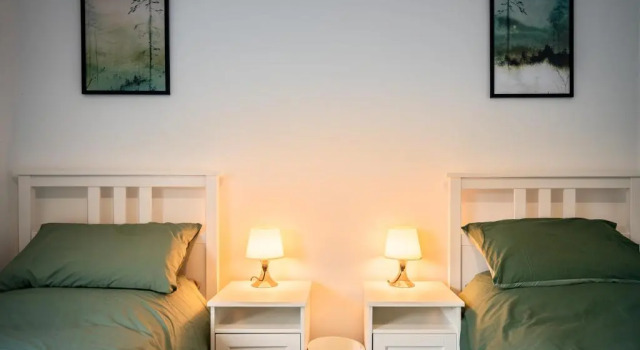 Коттедж с 2 комнатами Modern Spacious 2 br House in Leigh, Free Parking