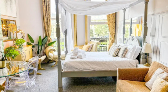 Номер Standard с балконом The X Hotel Brunswick Square