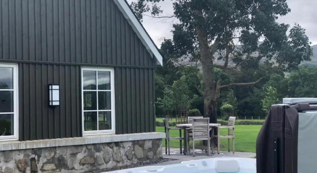 Вилла Dalveich Cottage W/hot tub & Stunning Views