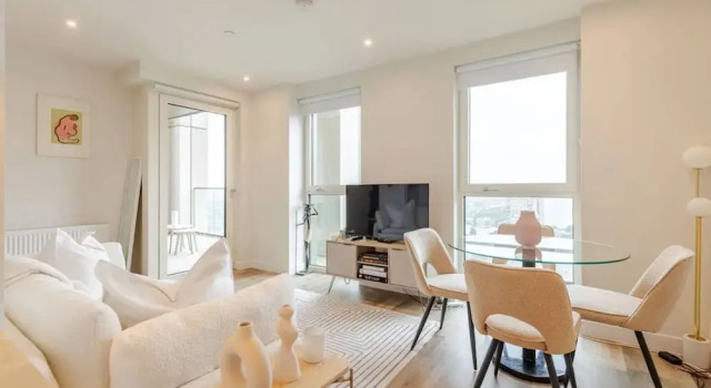 White City 2BR Skyview Penthouse Near The Tube, Book Lejlighed Lejligheder i Merseyside, Lejlighed