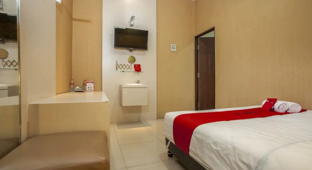 RedDoorz near Exit Toll Kota Satelit 2