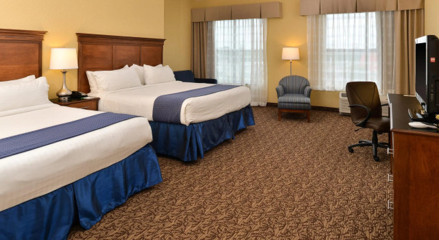 Четырёхместный номер Standard Holiday Inn Montgomery Airport South by IHG