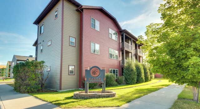 Cozy Livingston Condo w/ Balcony & Mtn View!