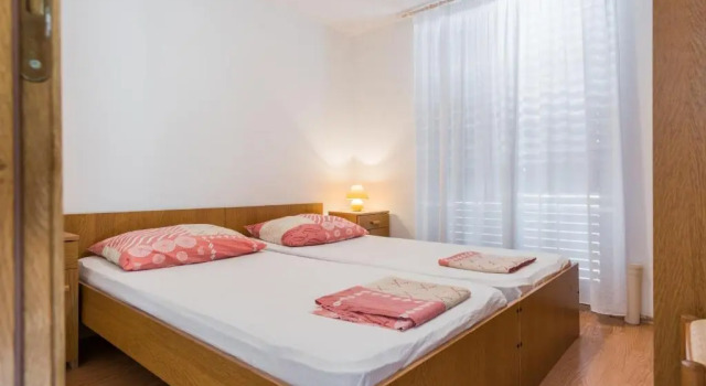 Апартаменты с 3 комнатами с видом на море Apartments Petrić