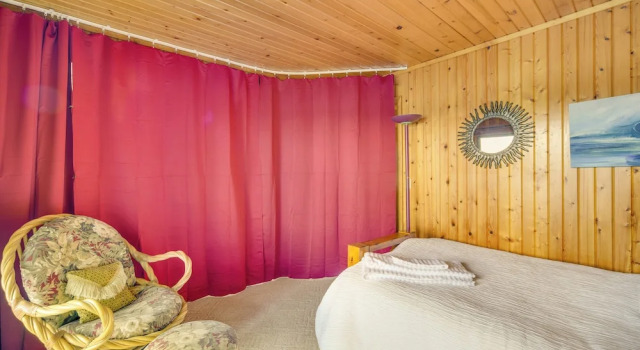 Коттедж c 1 комнатой Lakefront Chetek Vacation Rental w/ Private Dock!