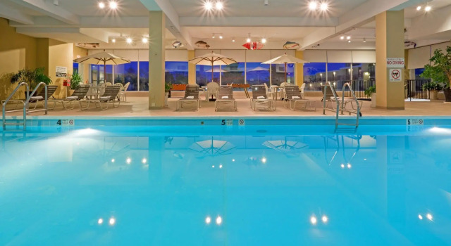 Кровать в общем номере Red Lion Hotel Harrisburg Hershey