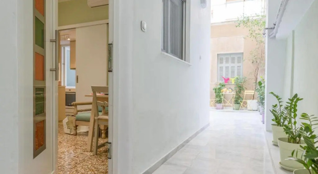 Апартаменты Grandma's Chic & Bright Athenian Home with a Patio