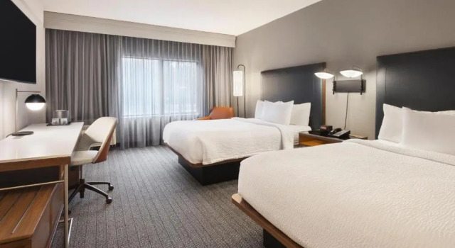 Четырёхместный номер Standard Courtyard by Marriott Burlington
