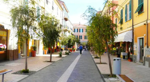 Casa Vacanza Marina, in pieno centro a pochi passi dal mare e con aria condizionata!, Забронировать Отель Отели в центре Диано-Марина, в центре