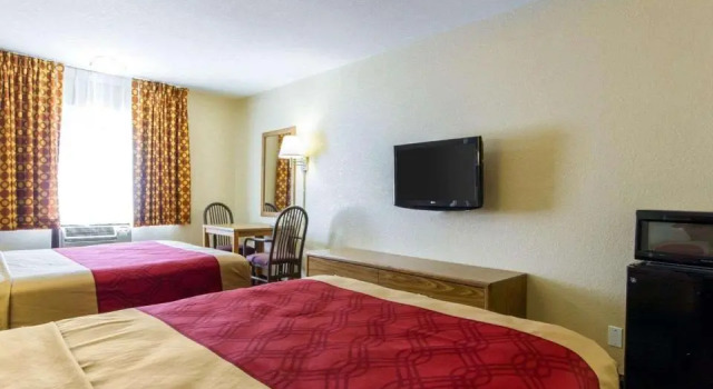 Standard Sechser Zimmer Econo Lodge Madison East