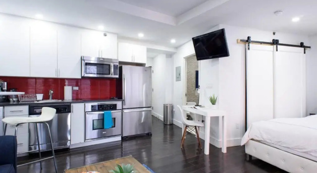 809-4b Studio Balcony W D Prime Location