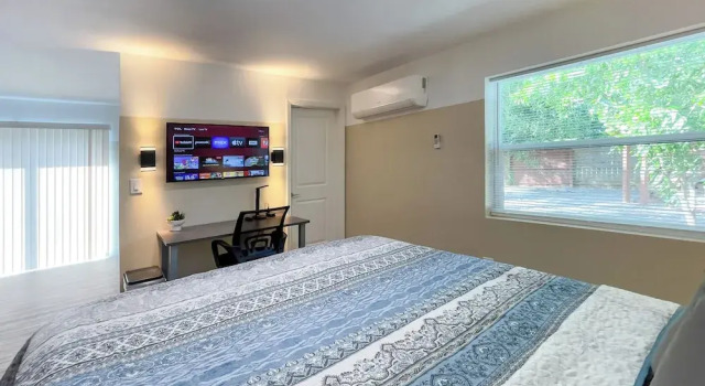 Студия Comfort TriLuxe Inn & Studios