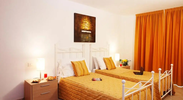 Tremezzo Residence 5-1 of 11 Apartments in An Exclusive Residence by Italian Apartments, Prenota Appartamento Hotel a Tremezzo con piscina, Piscina