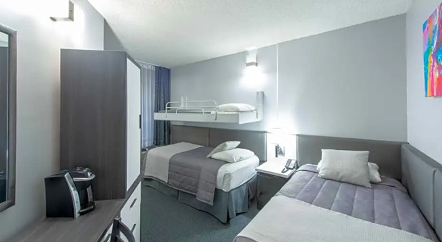 Трёхместный номер Travelodge by Wyndham Montreal Centre