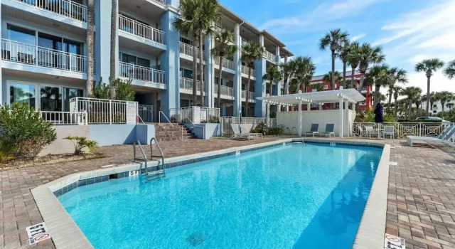Апартаменты Steps to Beach w/ View, Pool + Tennis Luxe Top-floor Sea La Vie by Avantstay